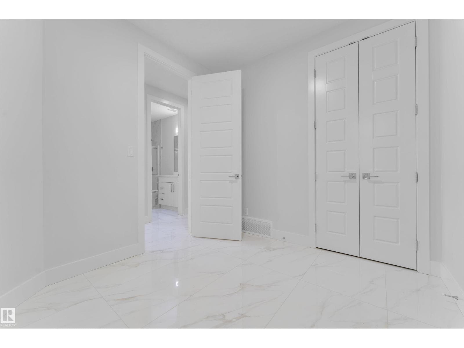 4312 36 ST photo 5