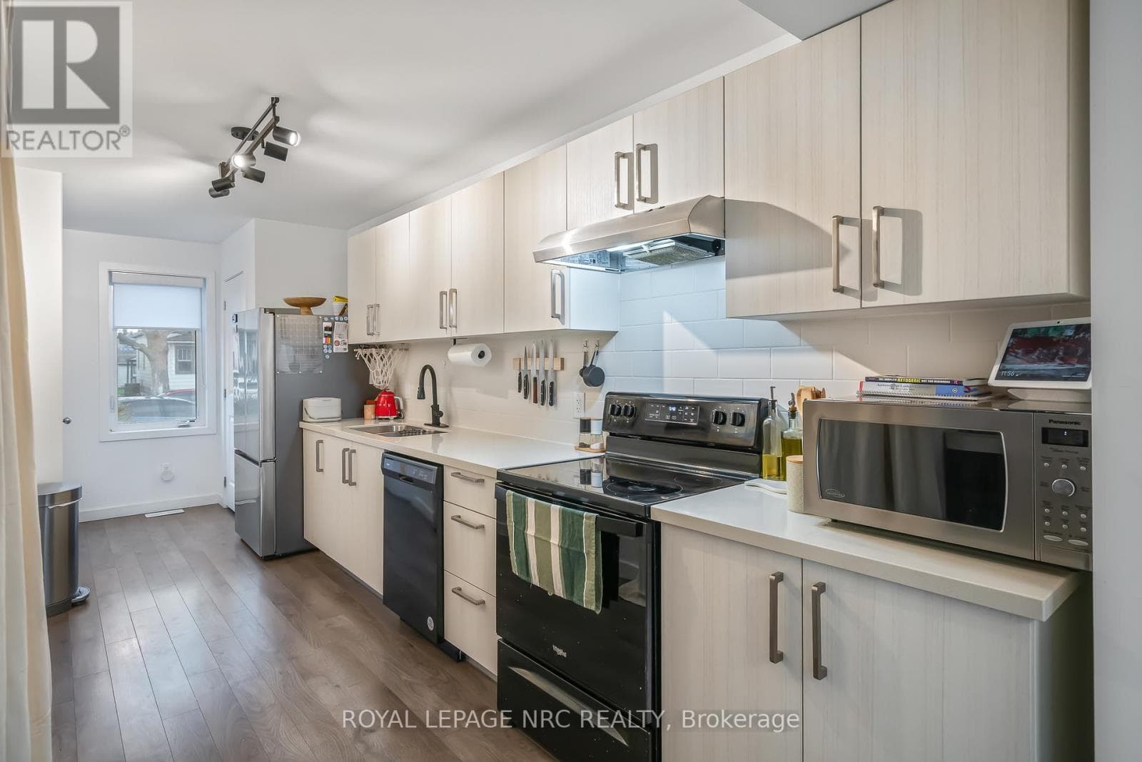 305 CHAFFEY STREET photo 5