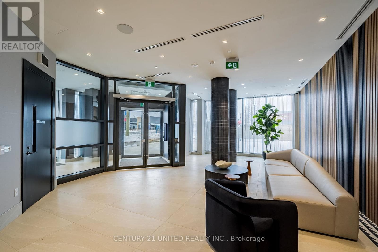 1203 - 2545 SIMCOE STREET photo 4