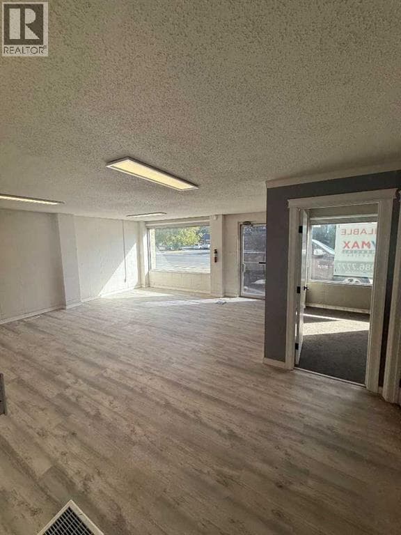 5912 54 Avenue — photo 3