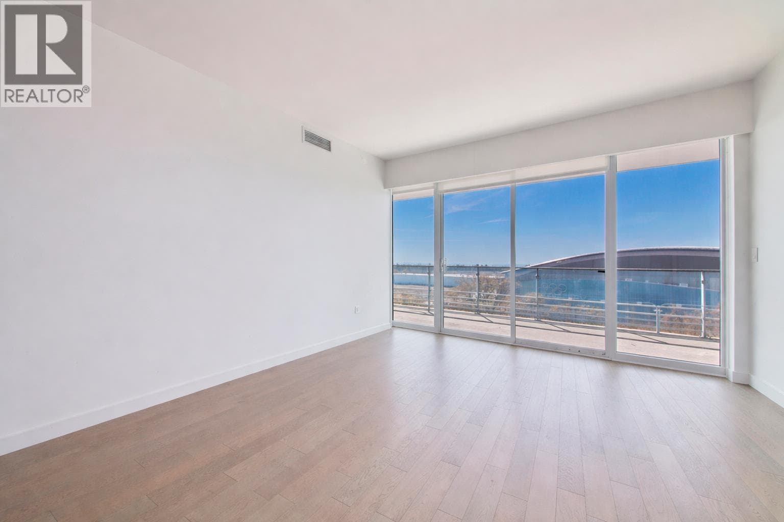 604 6622 PEARSON WAY photo 4