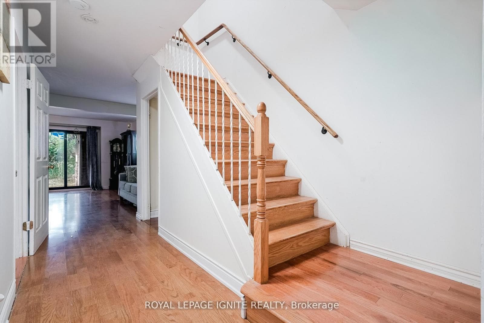 122 VALDOR DRIVE photo 3