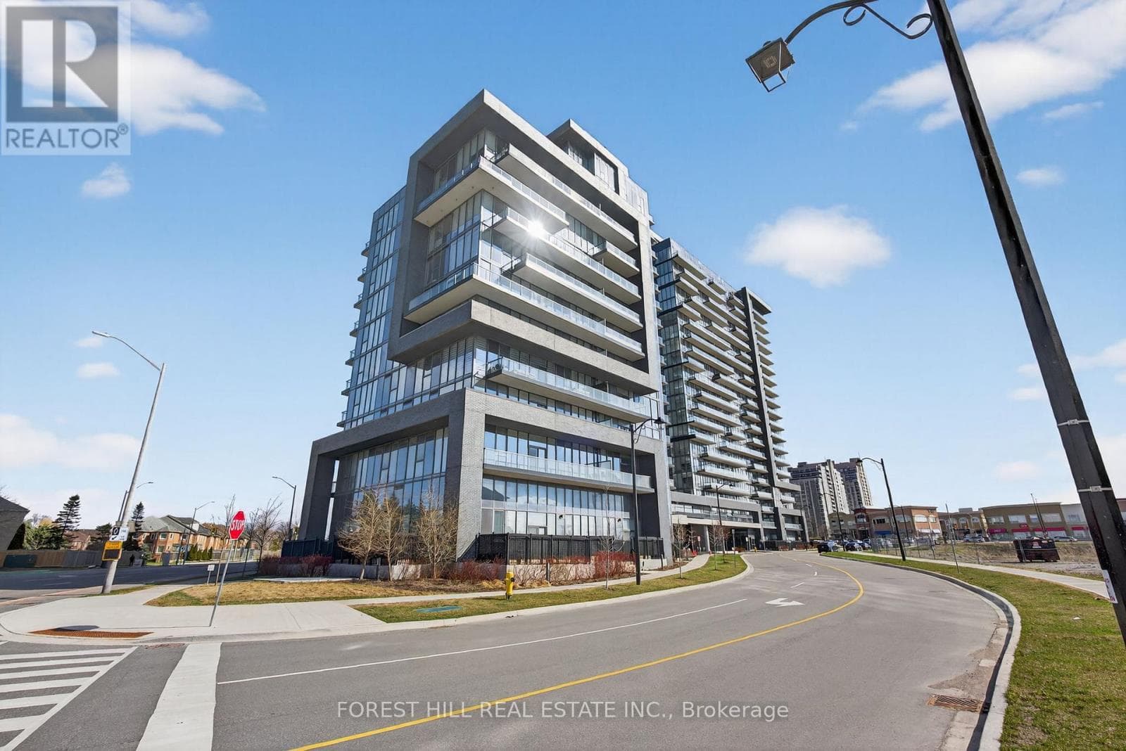 1 bed 1 bath single family at 208 - 10 GATINEAU DRIVE — $535,000