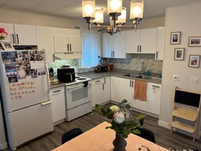 46 8266 KING GEORGE BOULEVARD photo 4