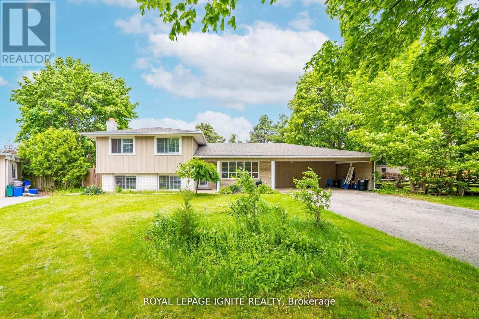 4 bed 2 bath single family at 1761 DALEVIEW CRESCENT — $819,900