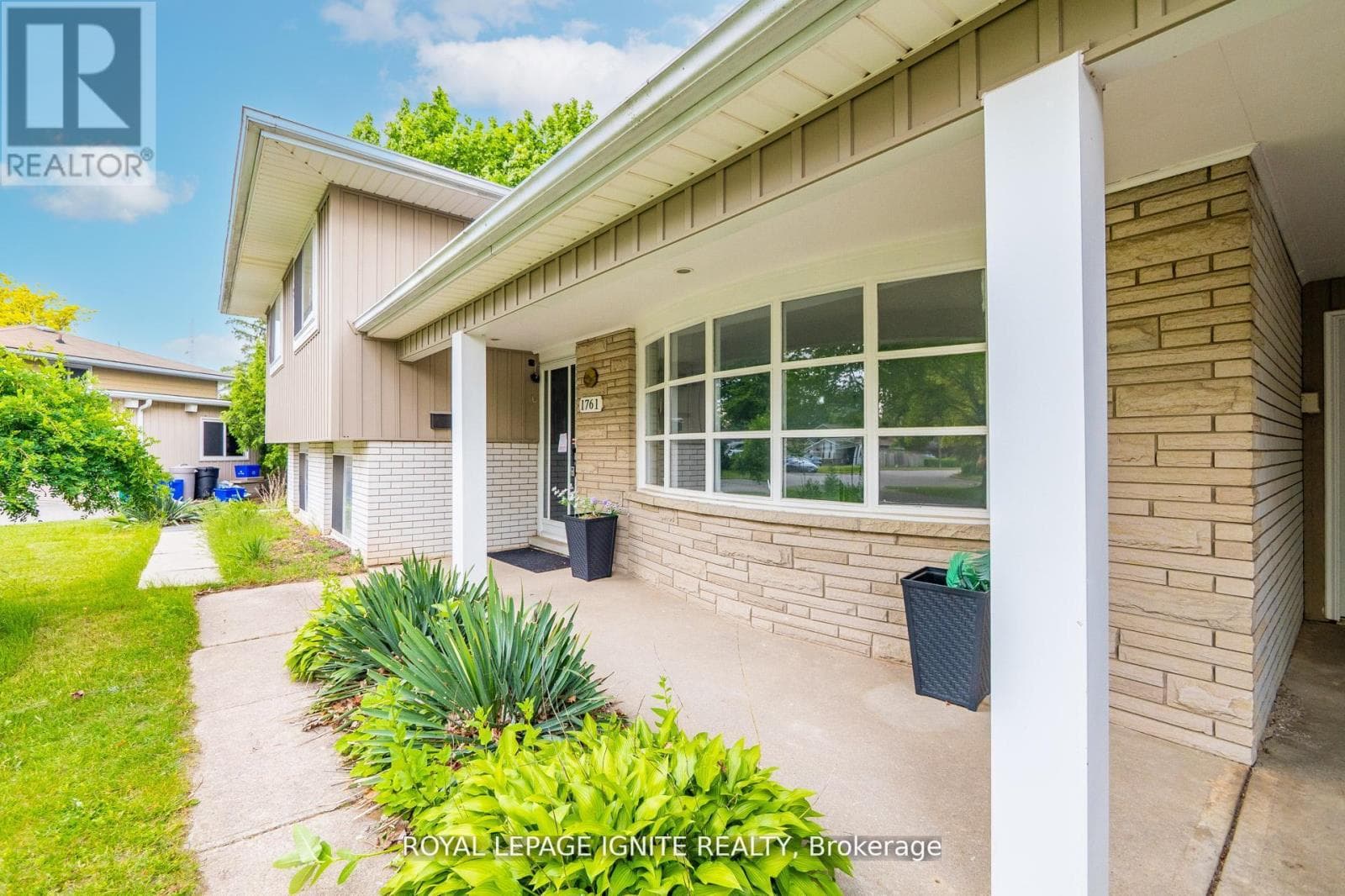 1761 DALEVIEW CRESCENT photo 2