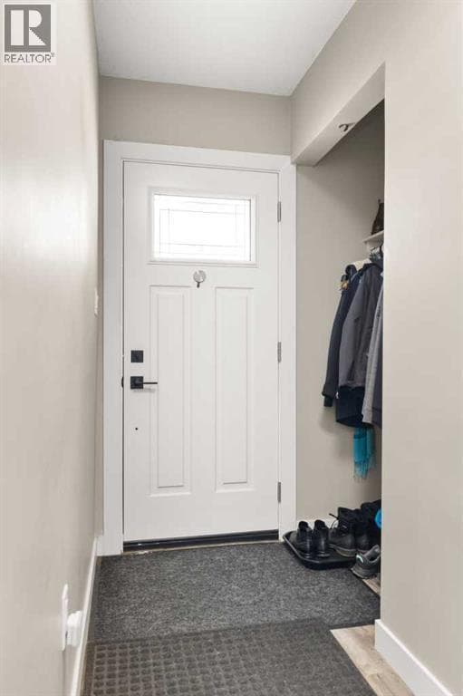 139 5 Street SE photo 4