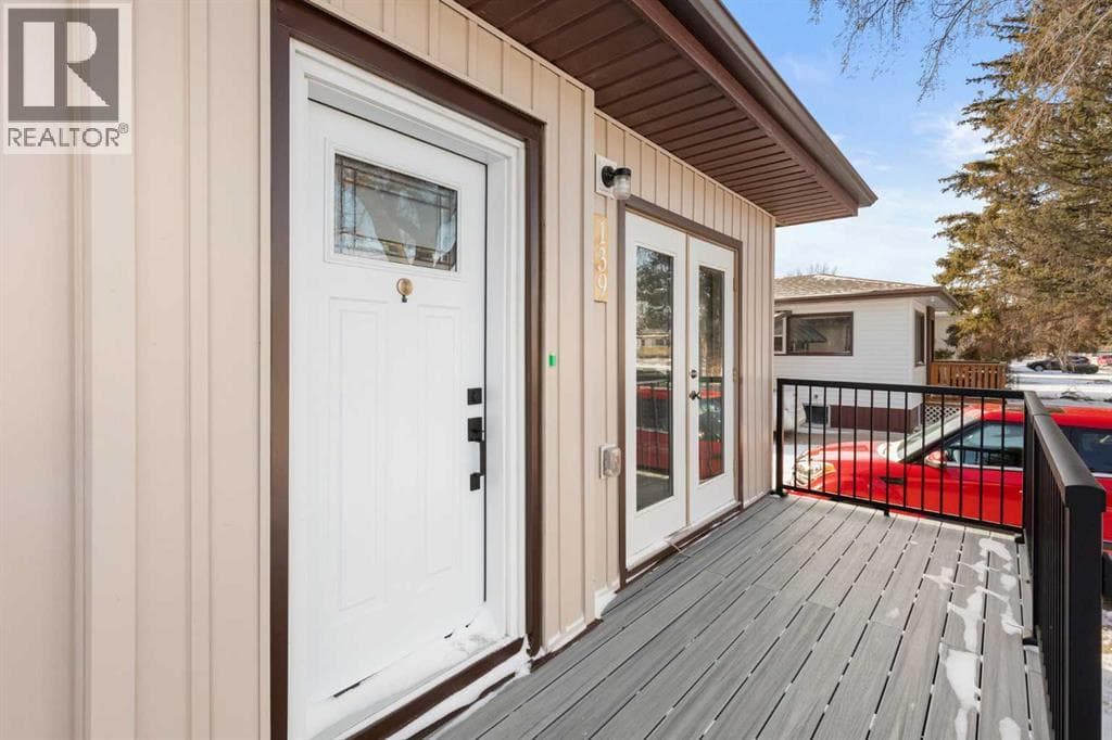 139 5 Street SE photo 3