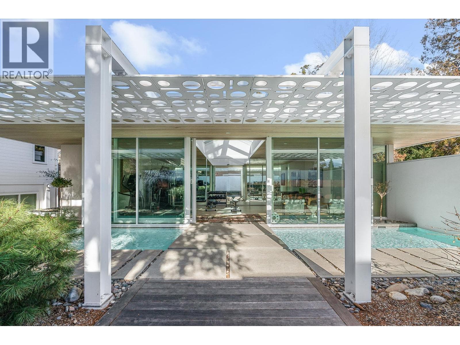 4110 Lakeshore Road photo 2
