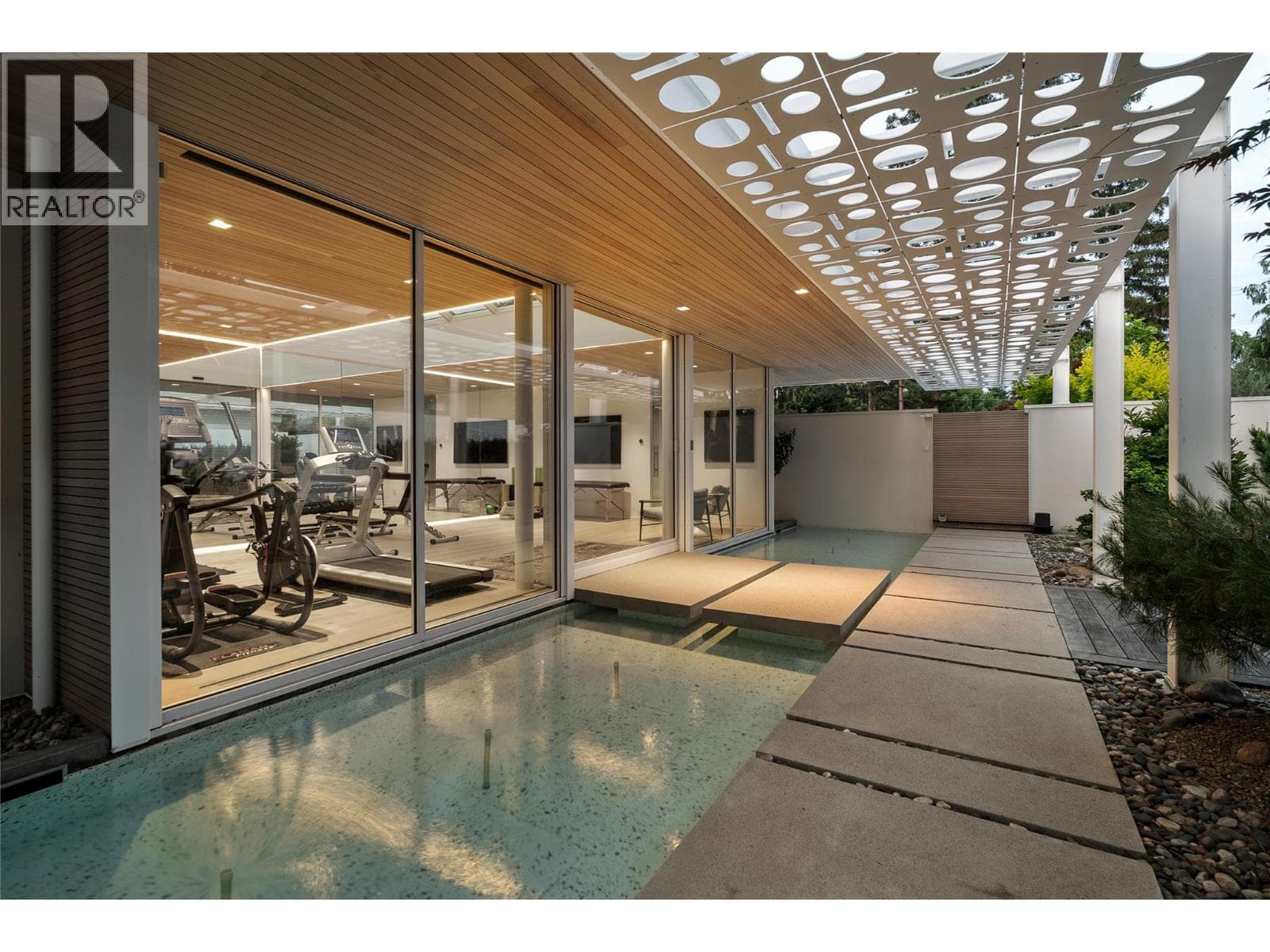 4110 Lakeshore Road photo 3