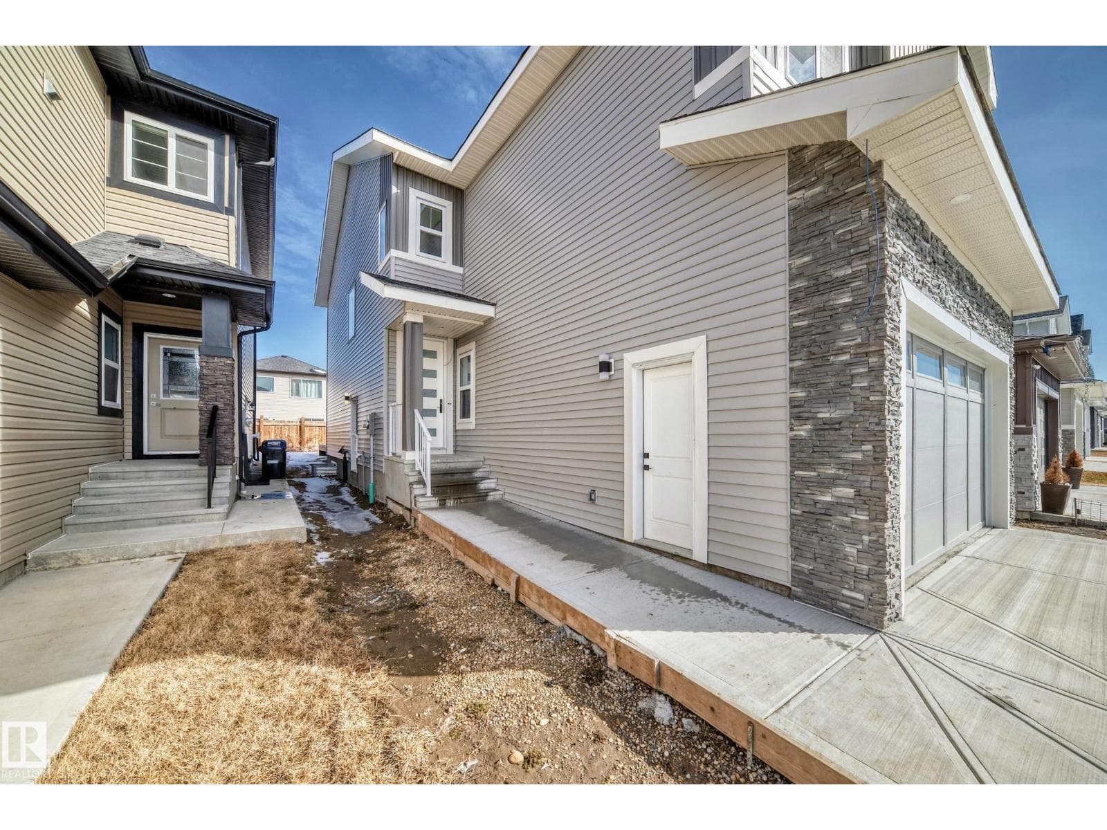 341 ROBERTS WD photo 3