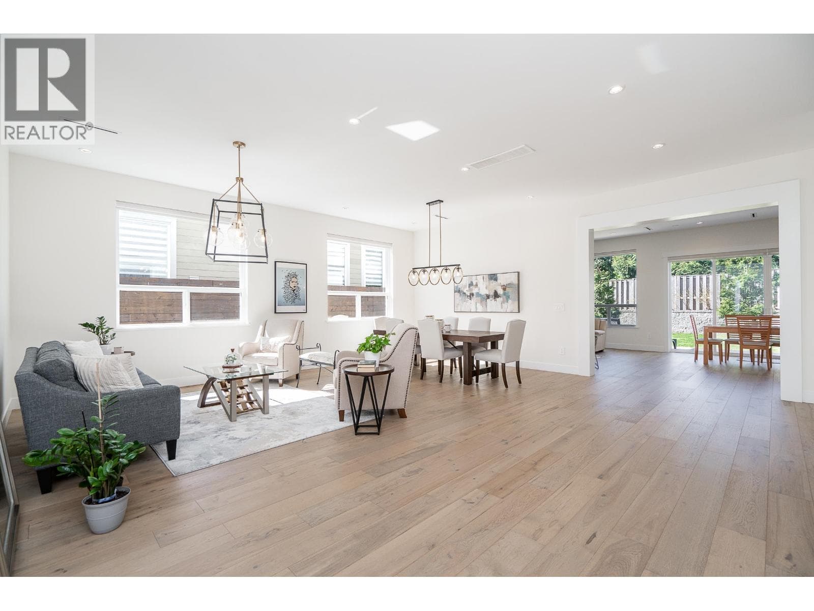 576 LINTON STREET photo 3