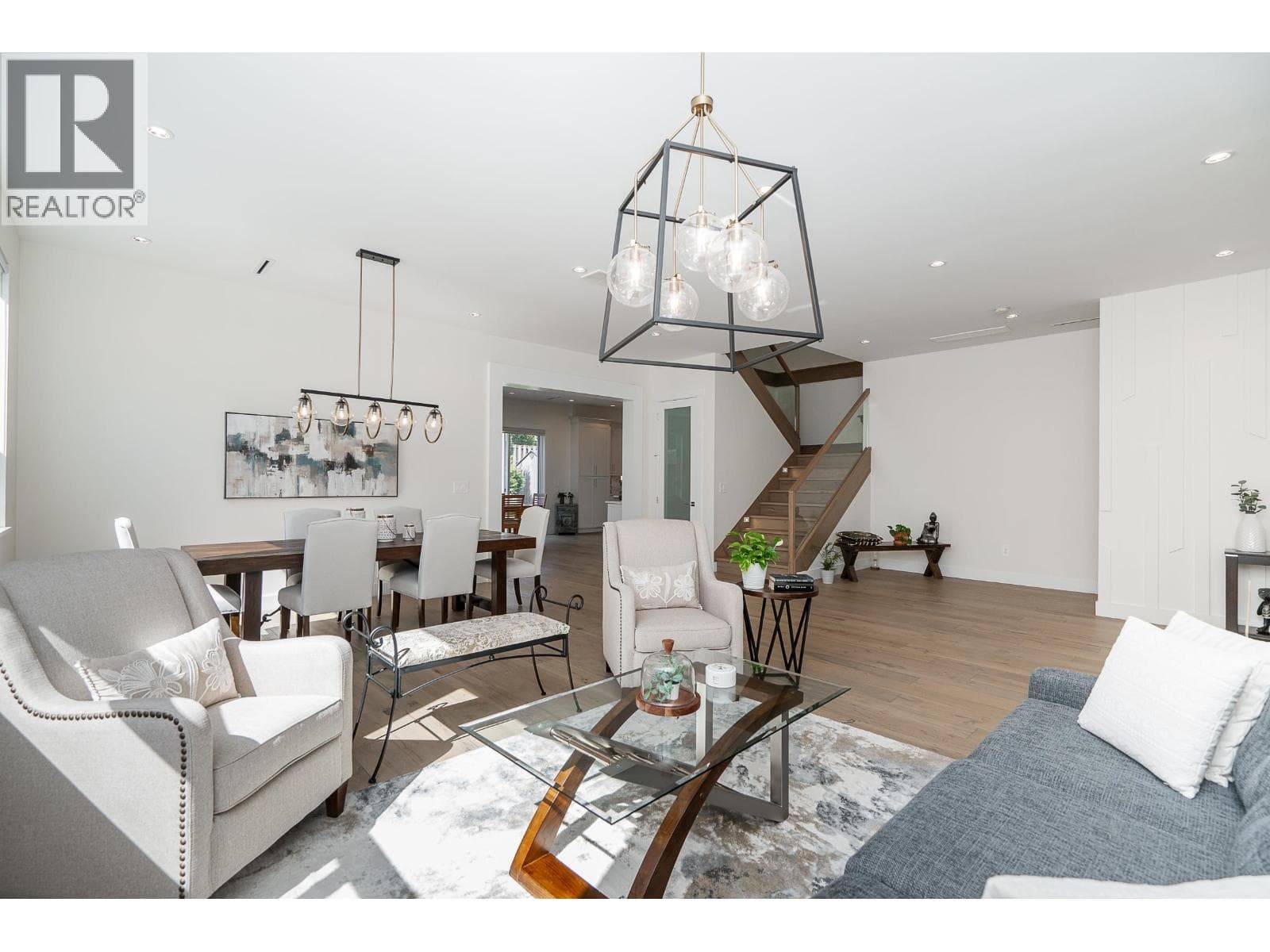 576 LINTON STREET photo 4