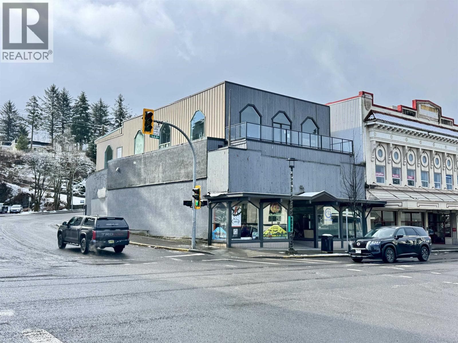 retail at 501 W 3RD AVENUE — $750,000