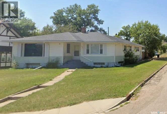 3 bed 2 bath single family at 596 1st AVENUE NE — $296,000