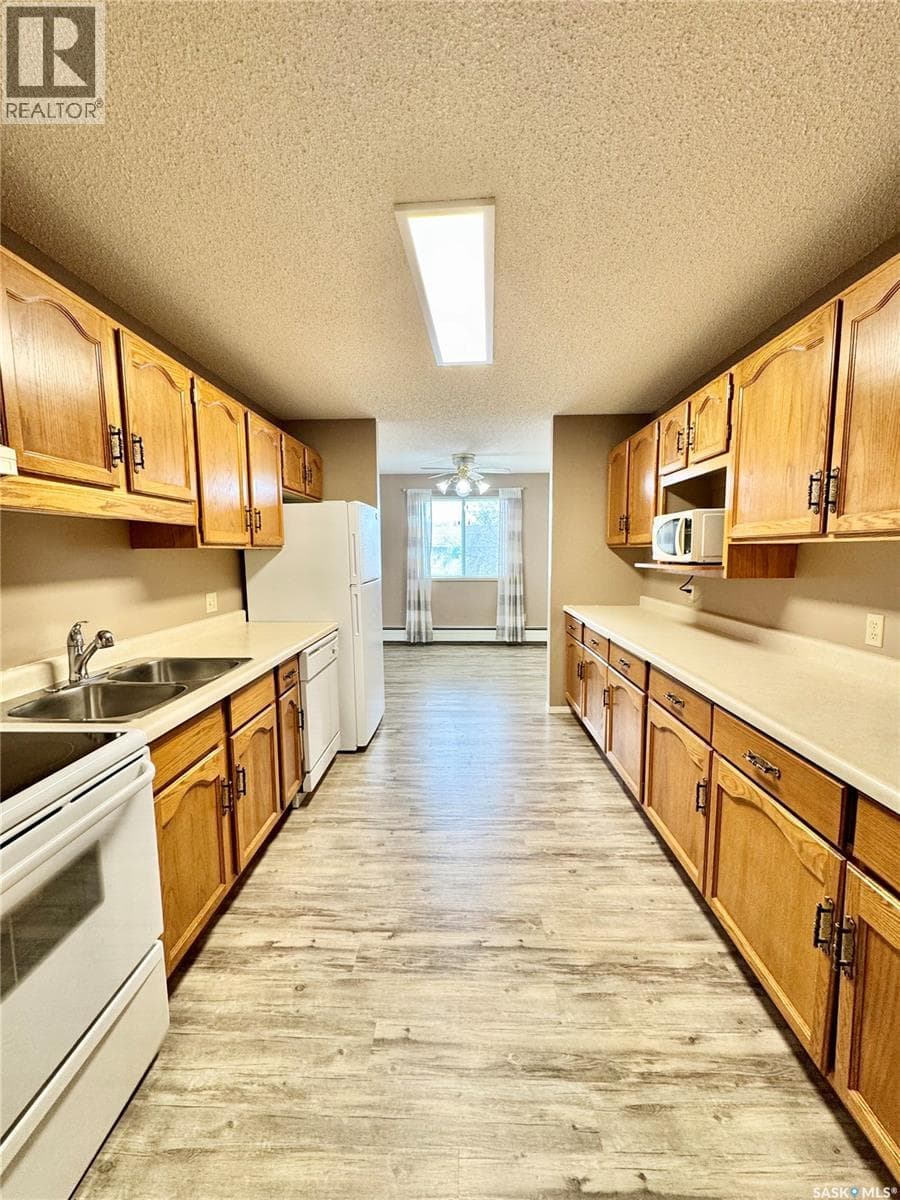 205 66 19th STREET W photo 2