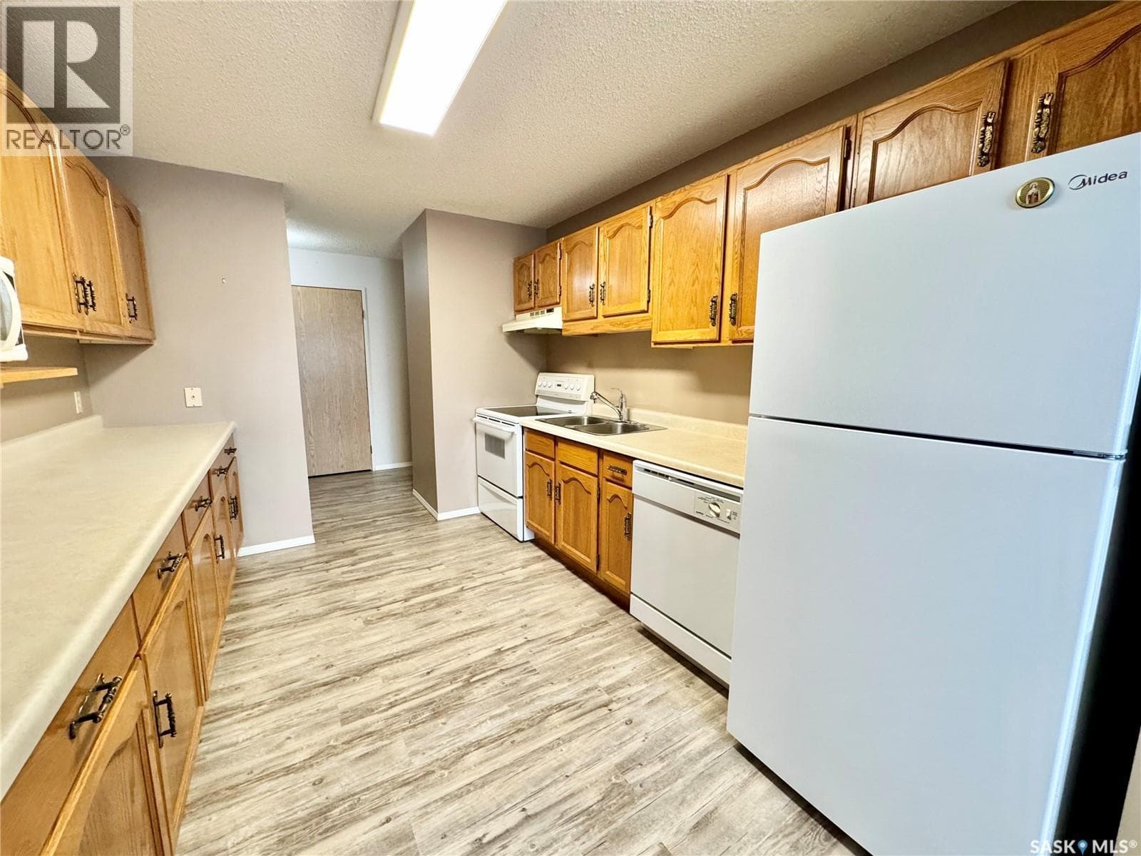 205 66 19th STREET W photo 3