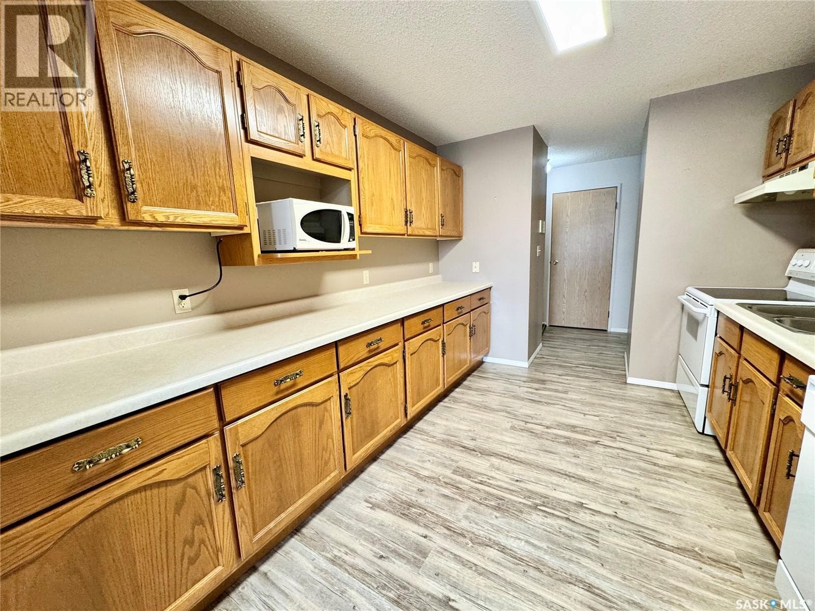 205 66 19th STREET W photo 4