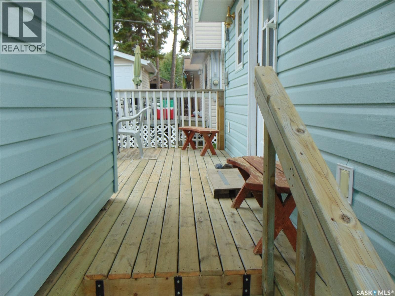 1558 Eagle STREET photo 4