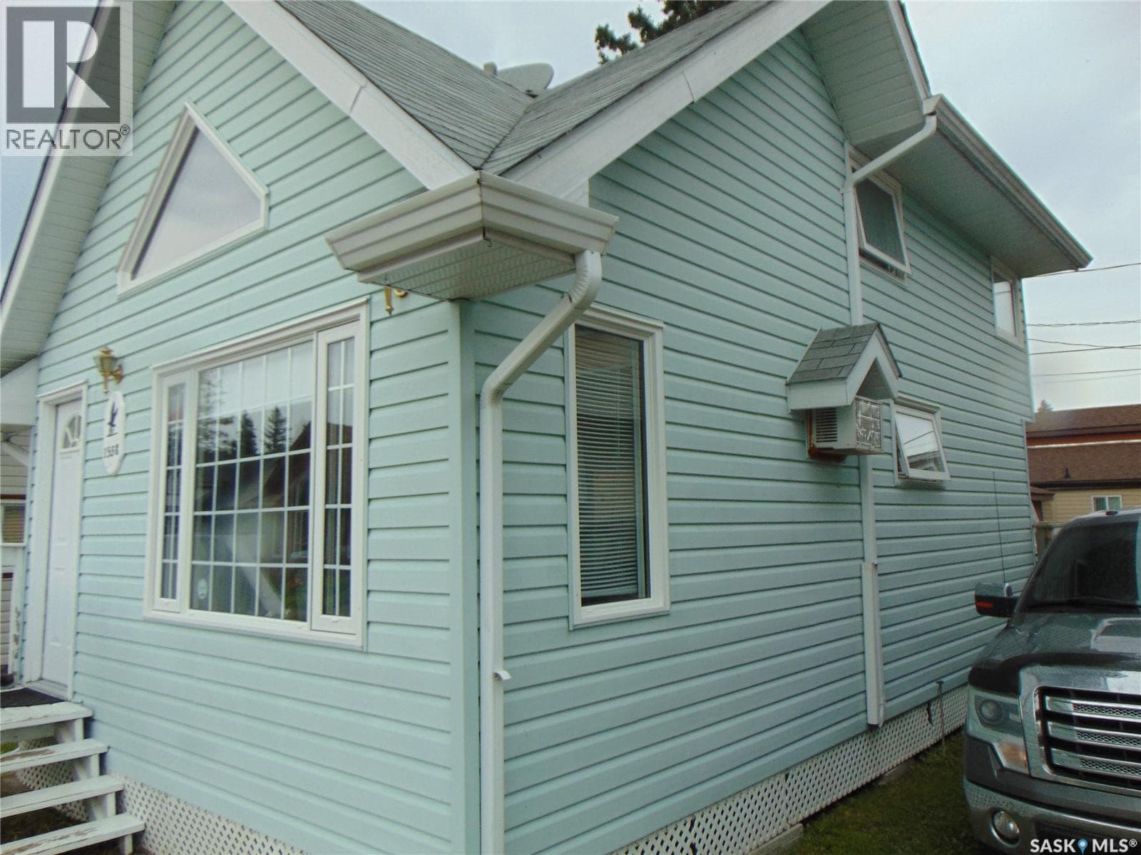 1558 Eagle STREET photo 2