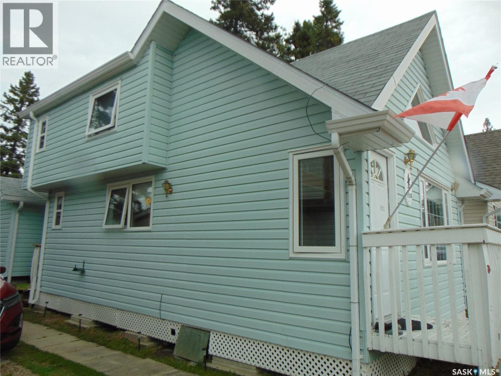 1558 Eagle STREET photo 3