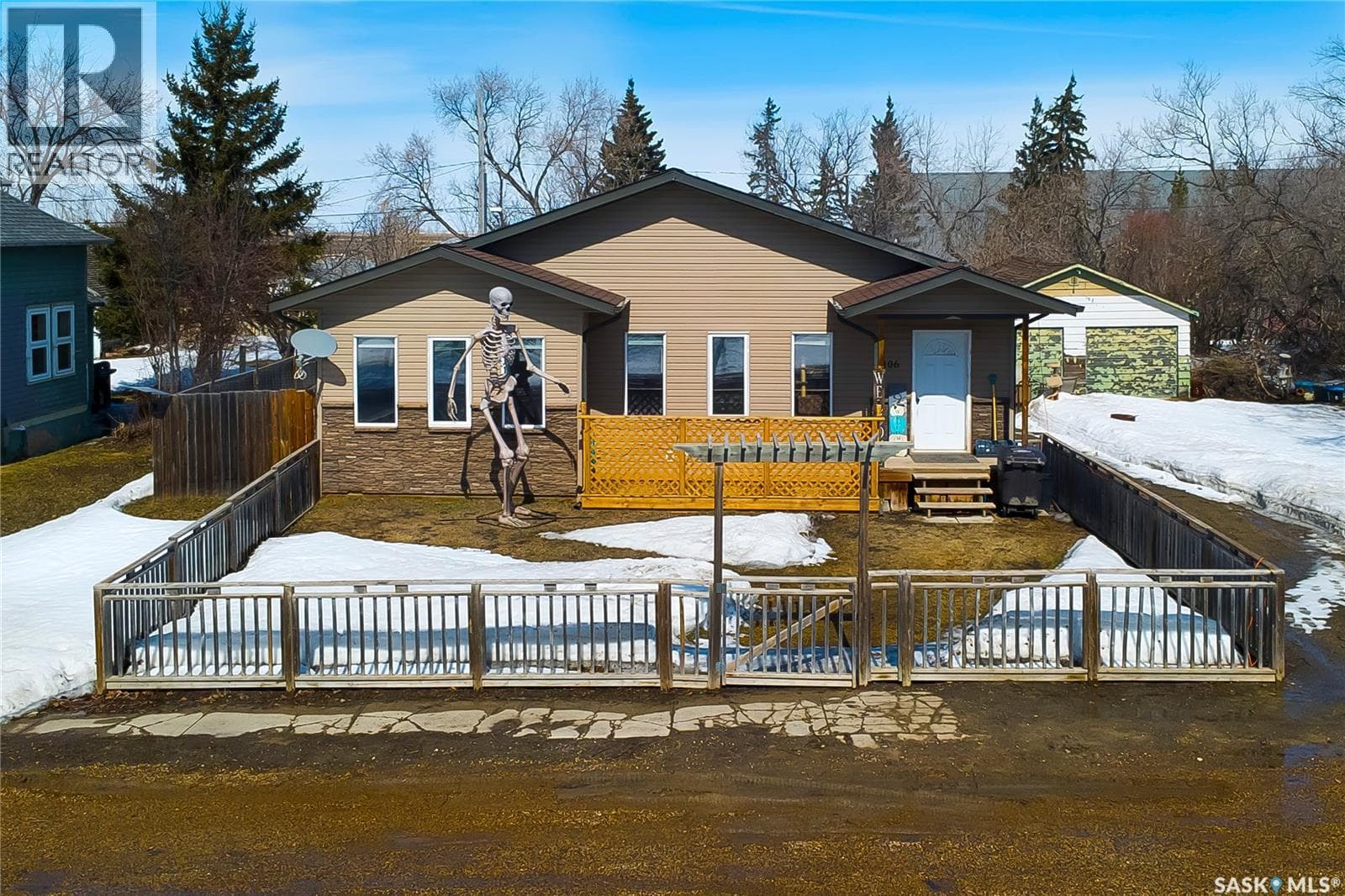 2 bed 2 bath single family at 106 Colborne AVENUE — $229,900