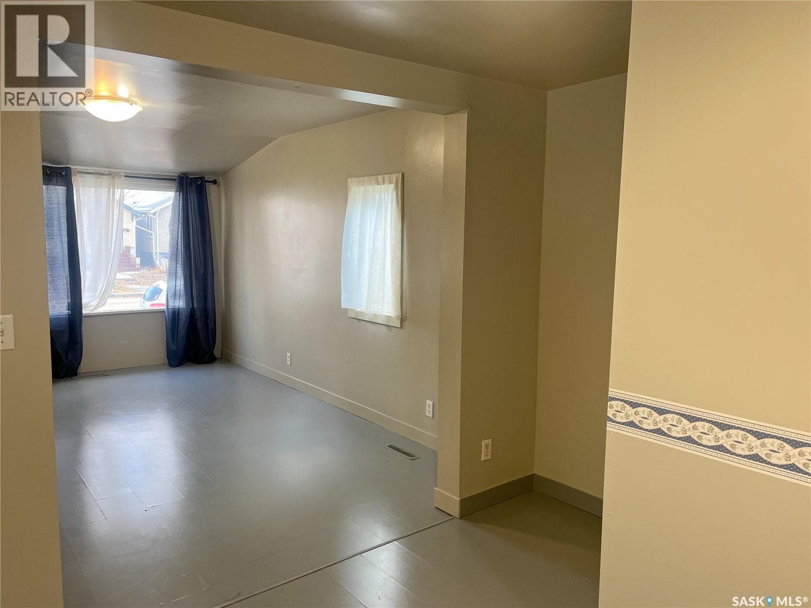 2234 Winnipeg STREET photo 4