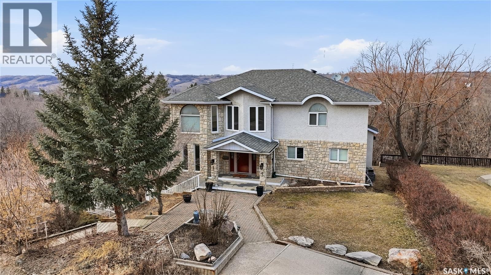 5 bed 4 bath single family at 10 Meadow BAY — $899,900