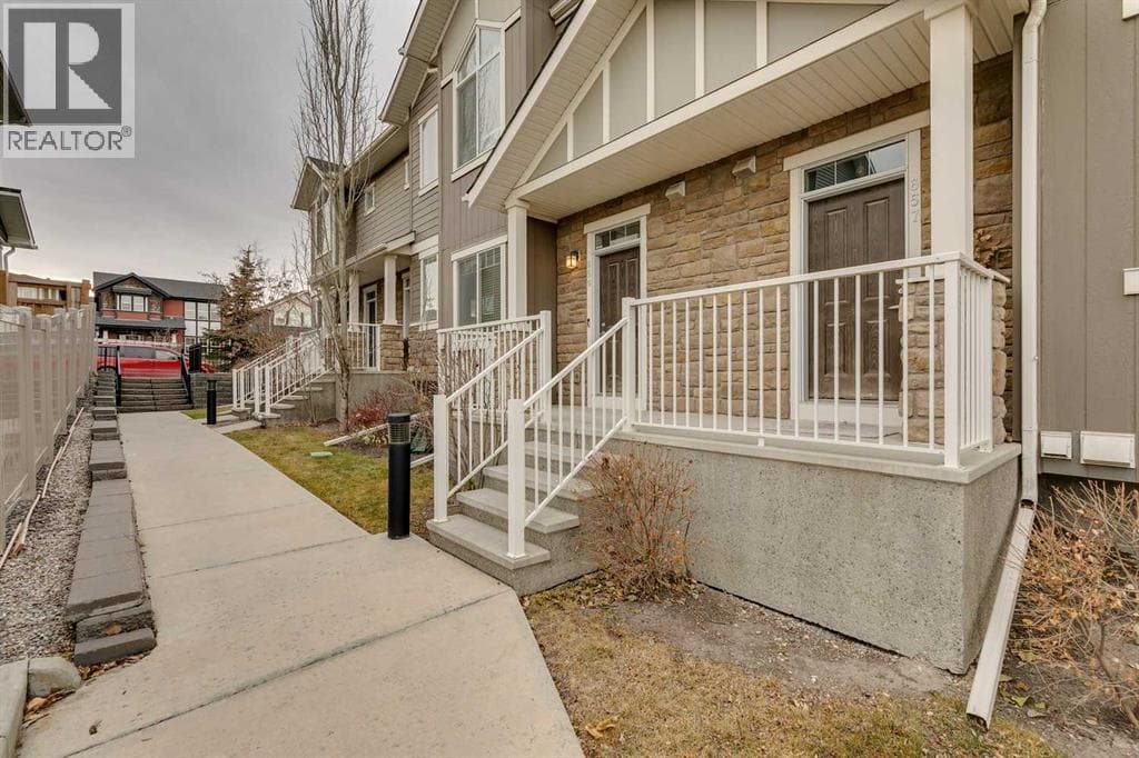 659 Evanston Manor NW photo 3