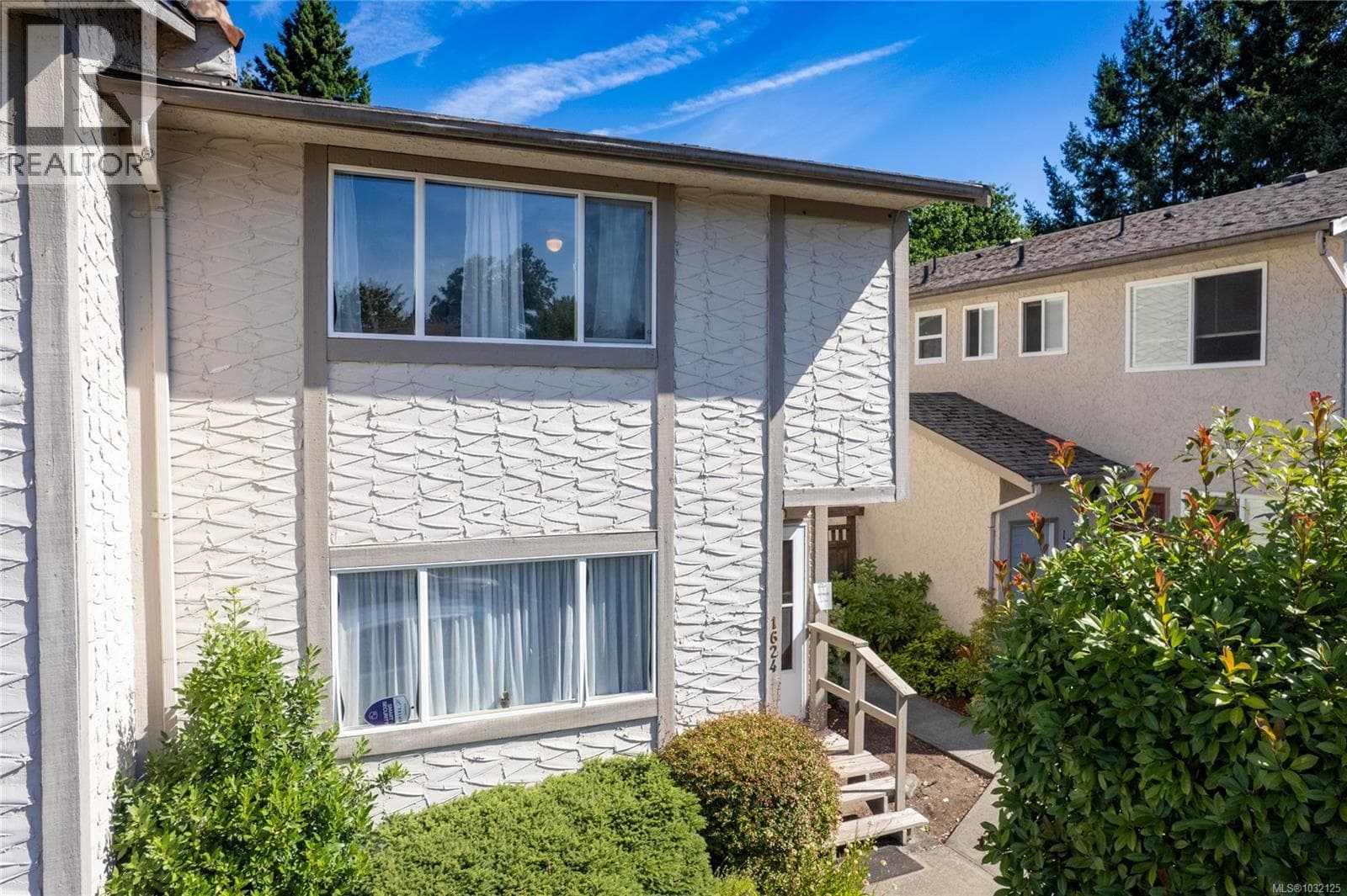 1624 Fuller St photo 2