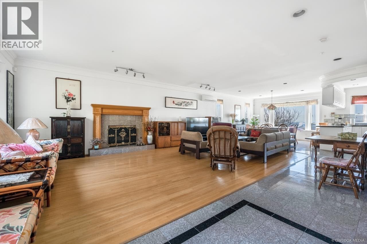 2154 BURQUITLAM DRIVE photo 2