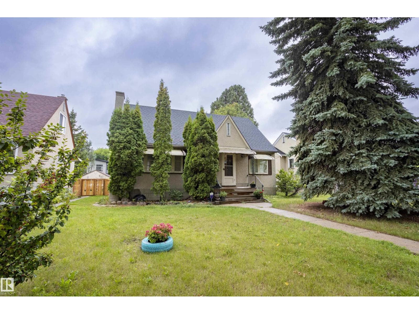 3 bed 2 bath single family at 10880 73 ST NW — $625,000