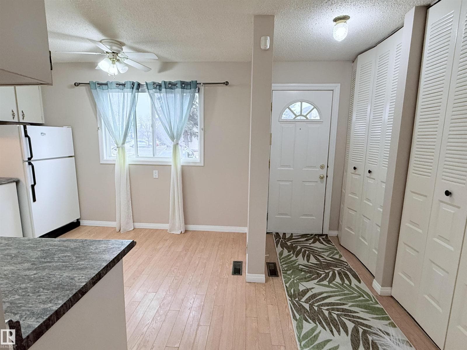 18118 93 AV NW photo 3