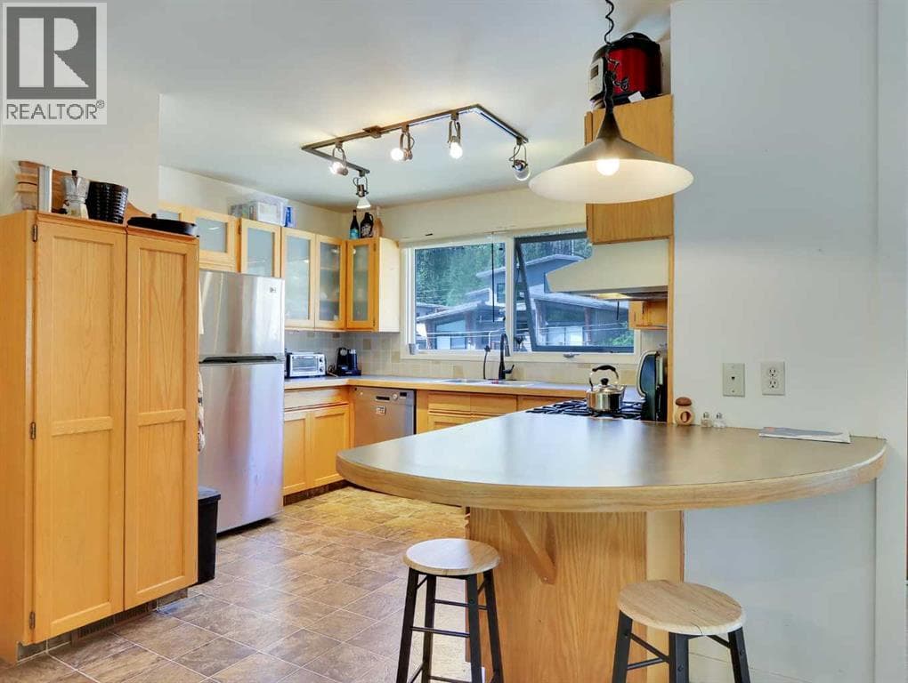 252 Three Sisters Drive photo 5