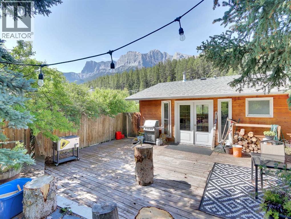 252 Three Sisters Drive photo 2