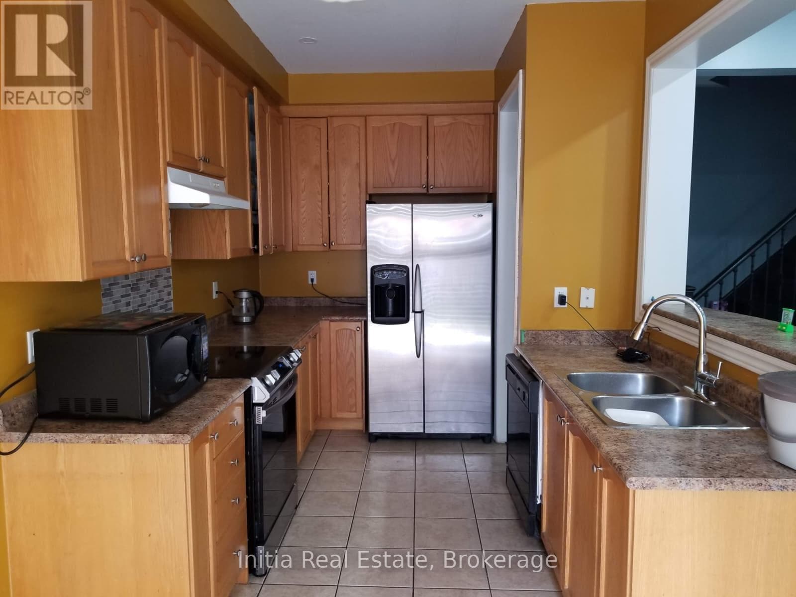 99 CONNOLLY CRESCENT photo 3