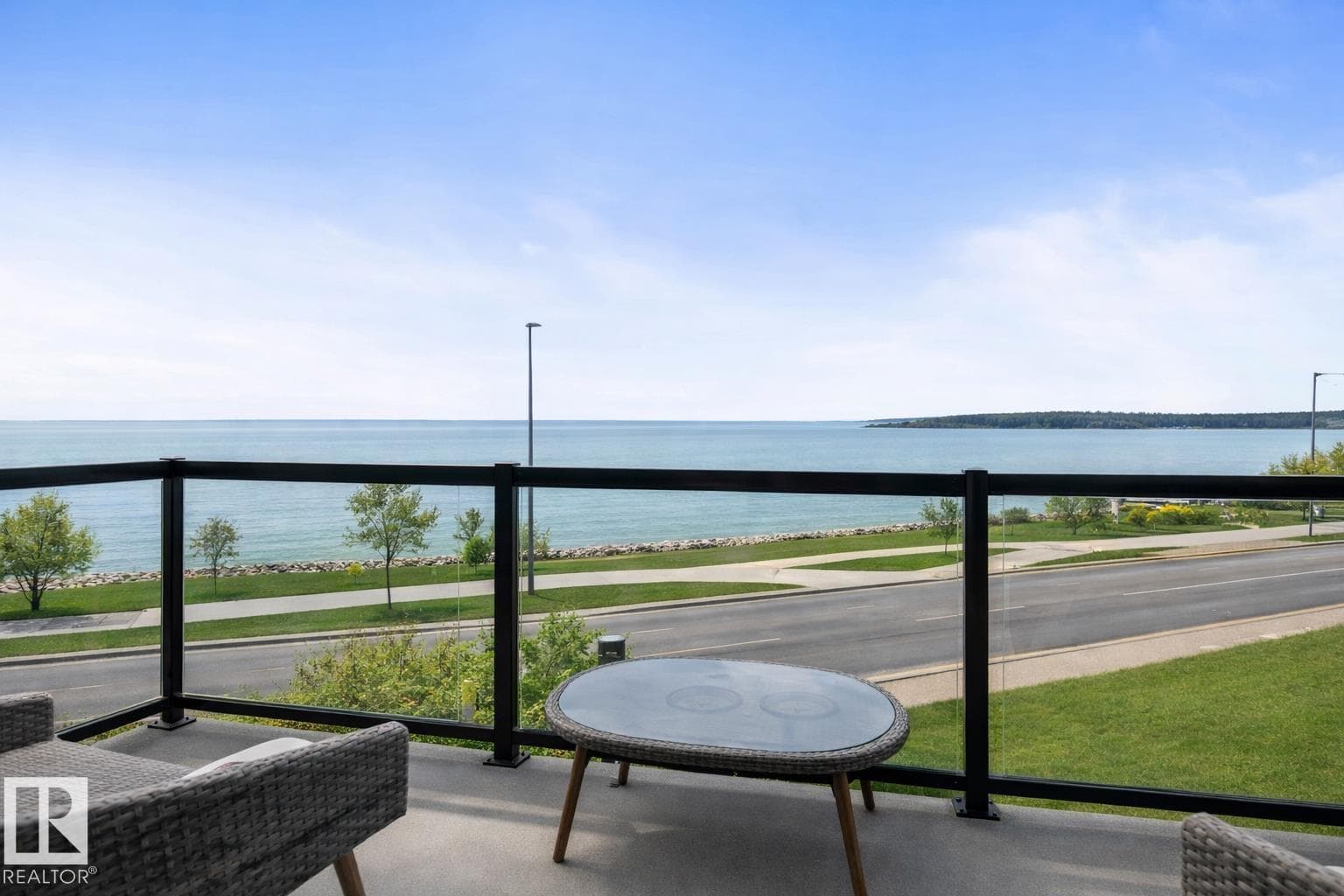 515 Lakeshore DR photo 2