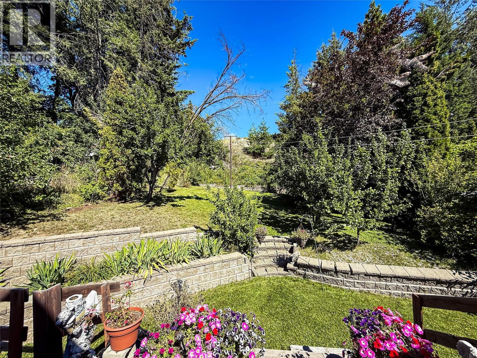 2246 Kootenay Avenue photo 5