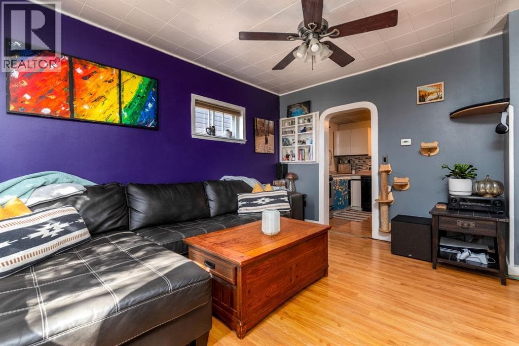 4726 49 Street photo 2