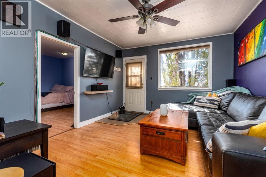 4726 49 Street photo 3