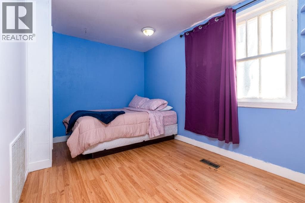 4726 49 Street photo 4