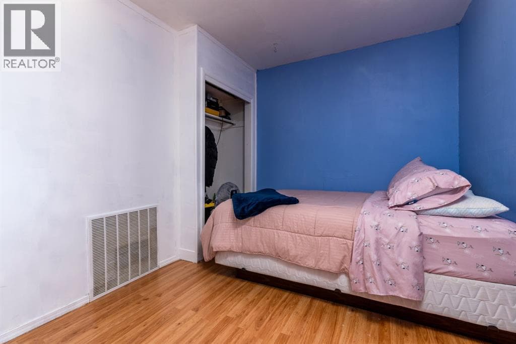 4726 49 Street photo 5