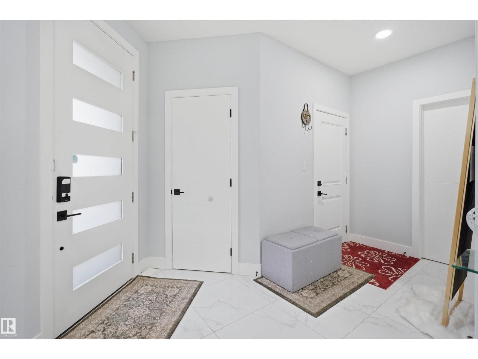 2420 13 AV NW — photo 5