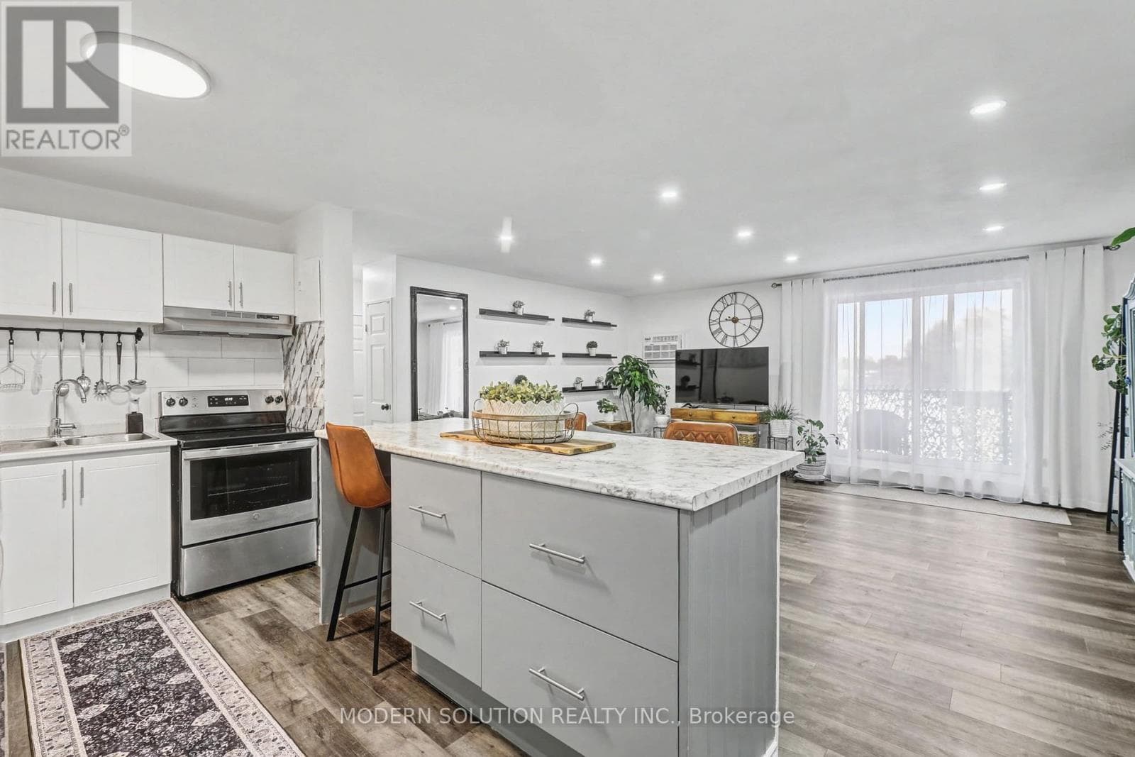 2 bed 1 bath single family at 308 - 563 MORNINGTON AVENUE — $289,900