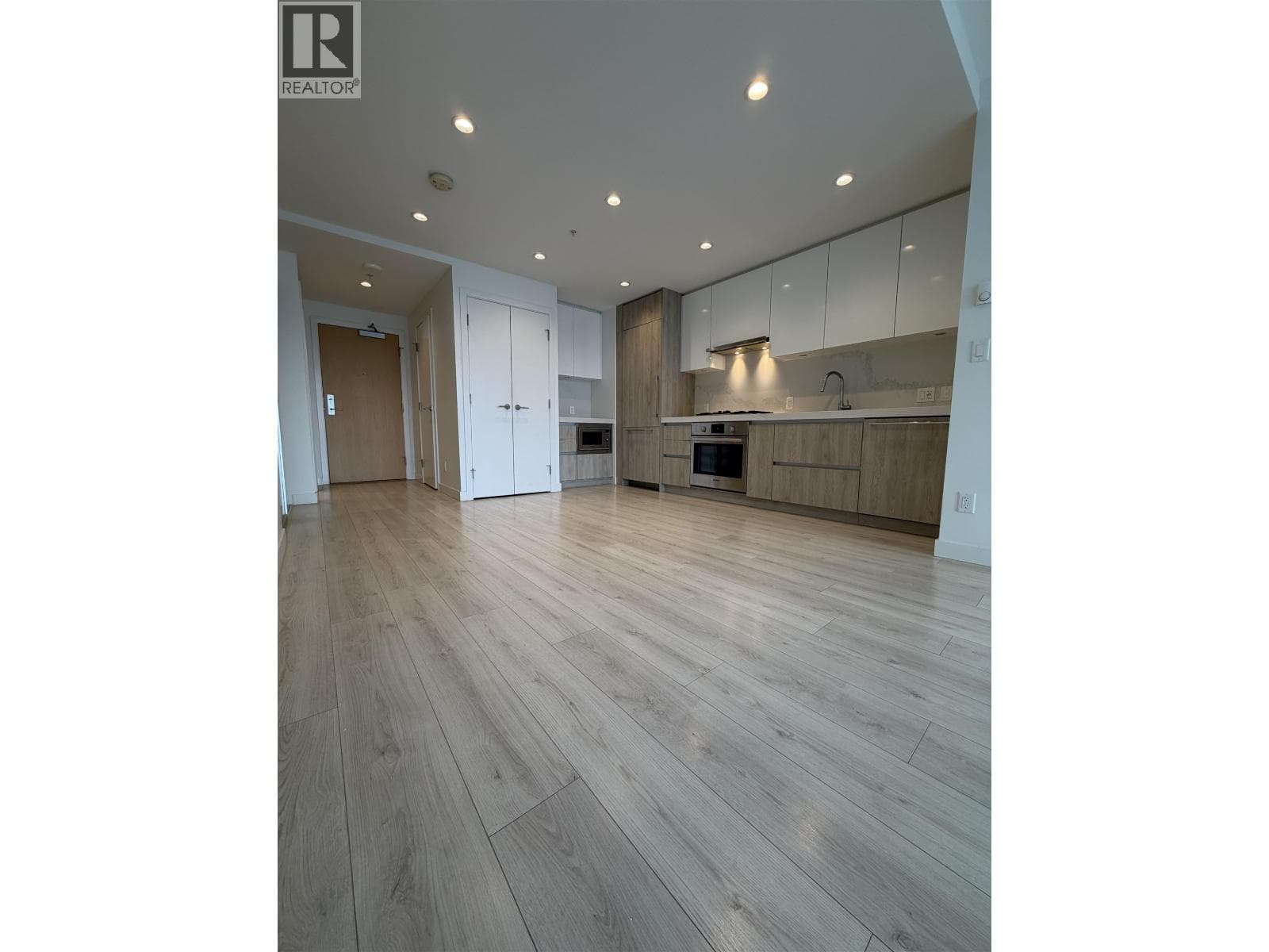 3008 6080 MCKAY AVENUE photo 4