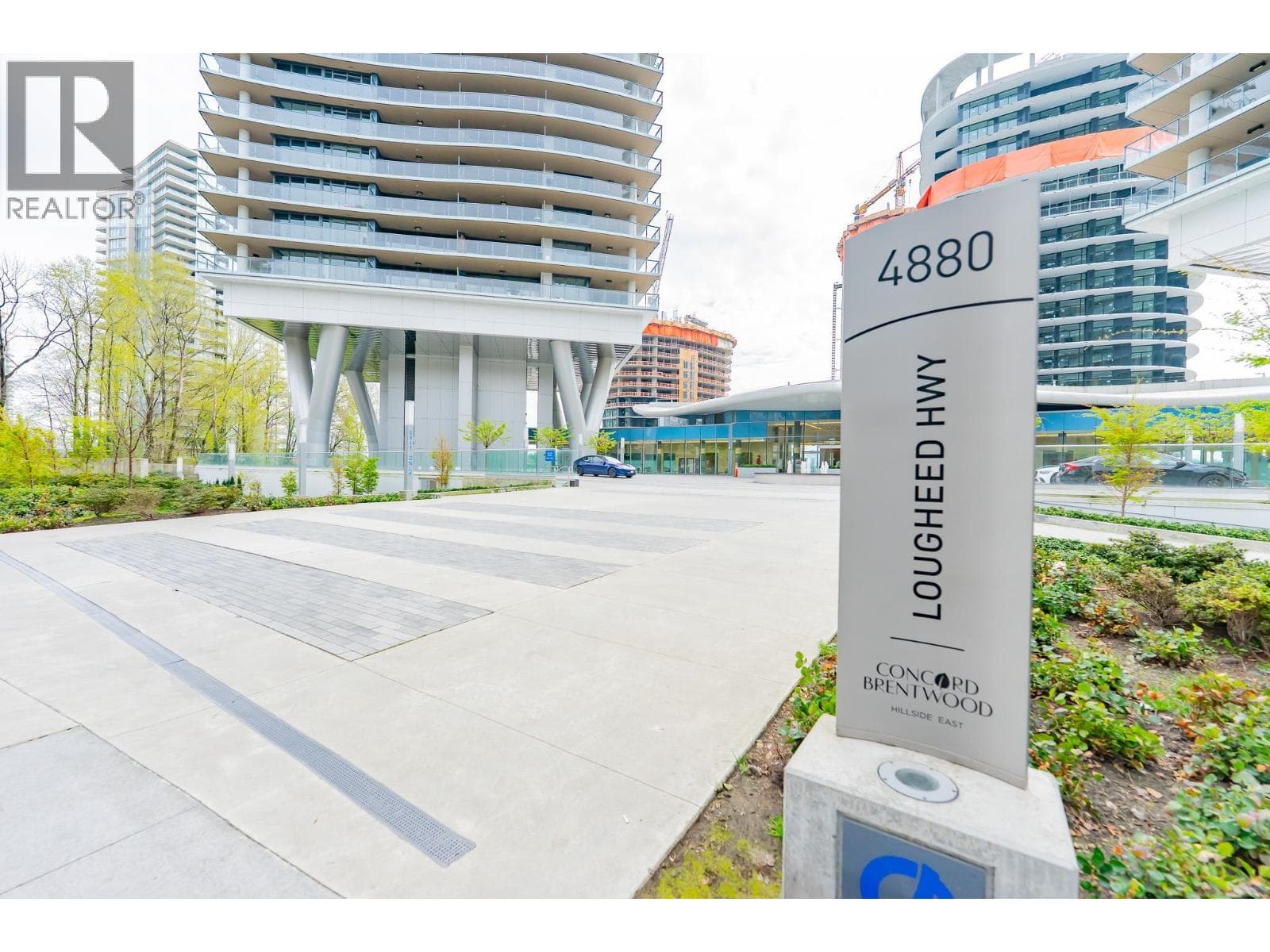 1904 4890 LOUGHEED HIGHWAY photo 3