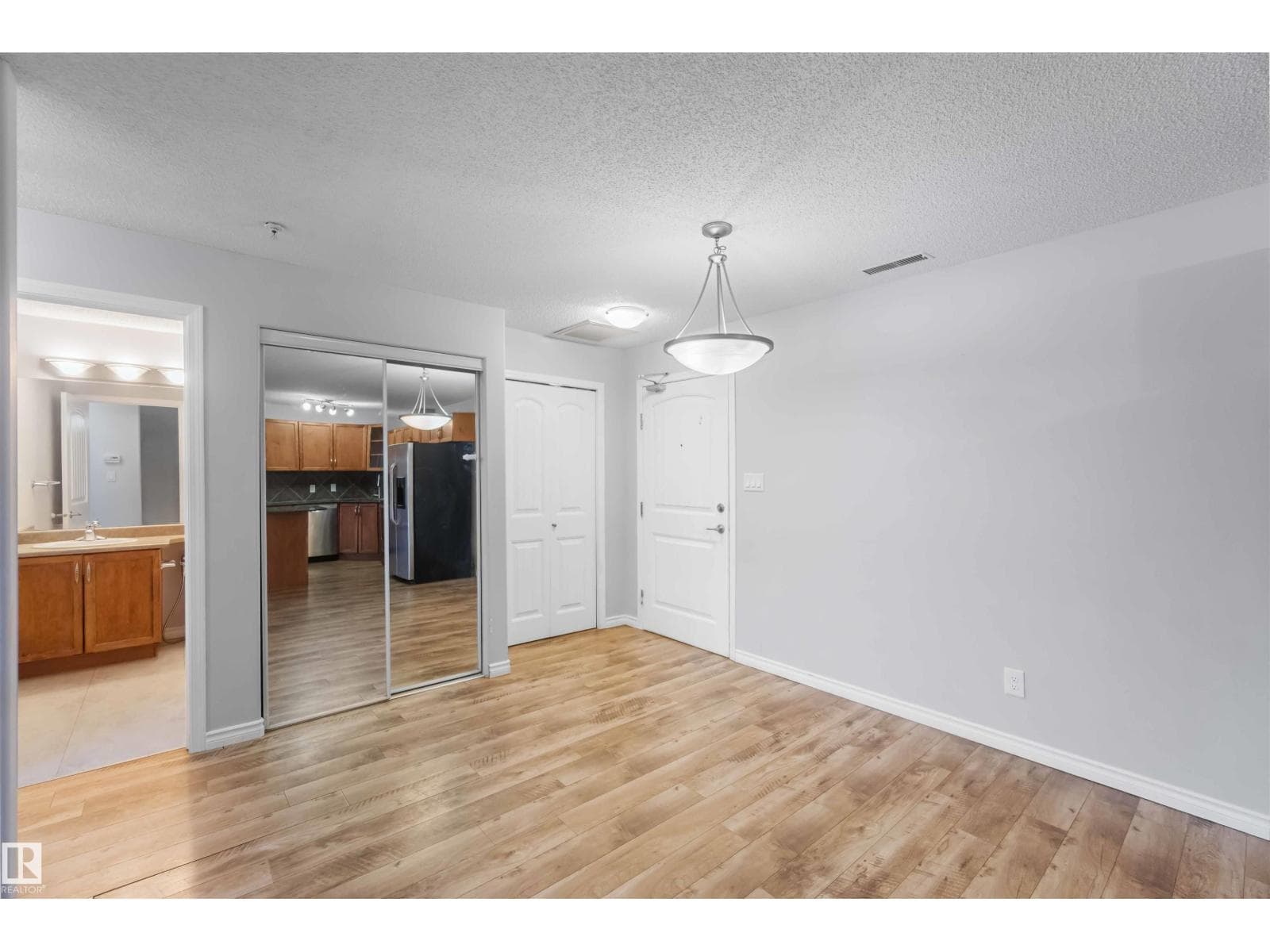 #319 17415 99 AV NW photo 4