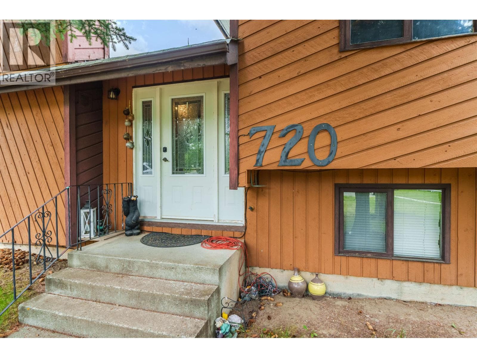 3 bed 3 bath single family at 720 CARIBOO TRAIL — $425,000