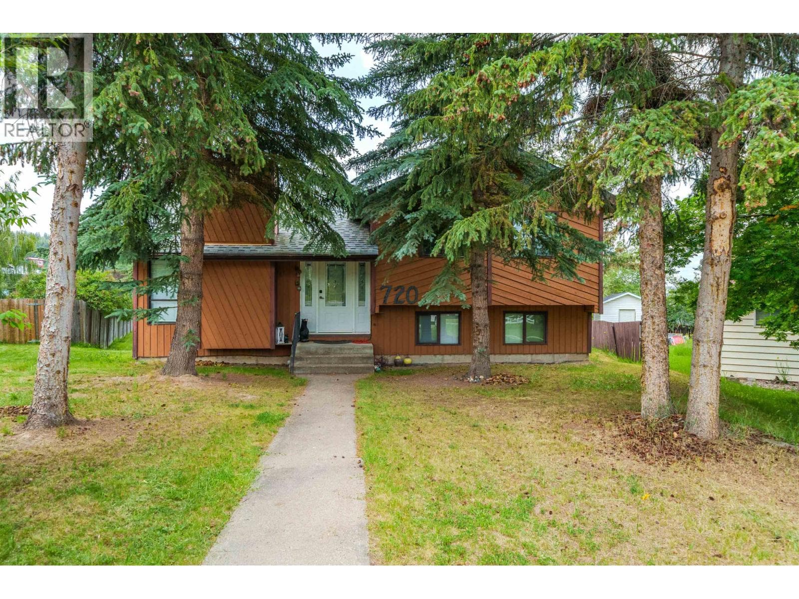 720 CARIBOO TRAIL photo 2