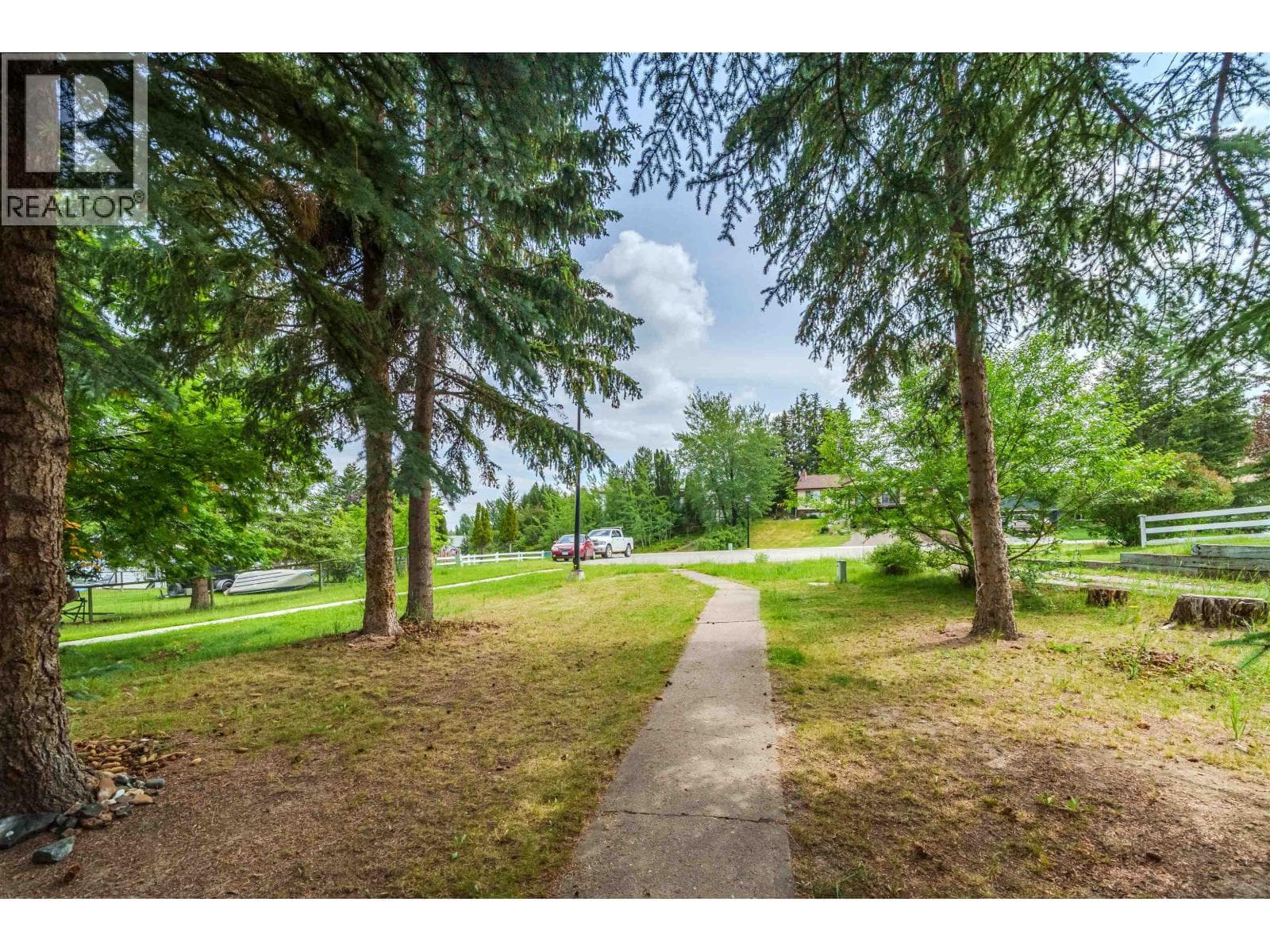 720 CARIBOO TRAIL photo 3